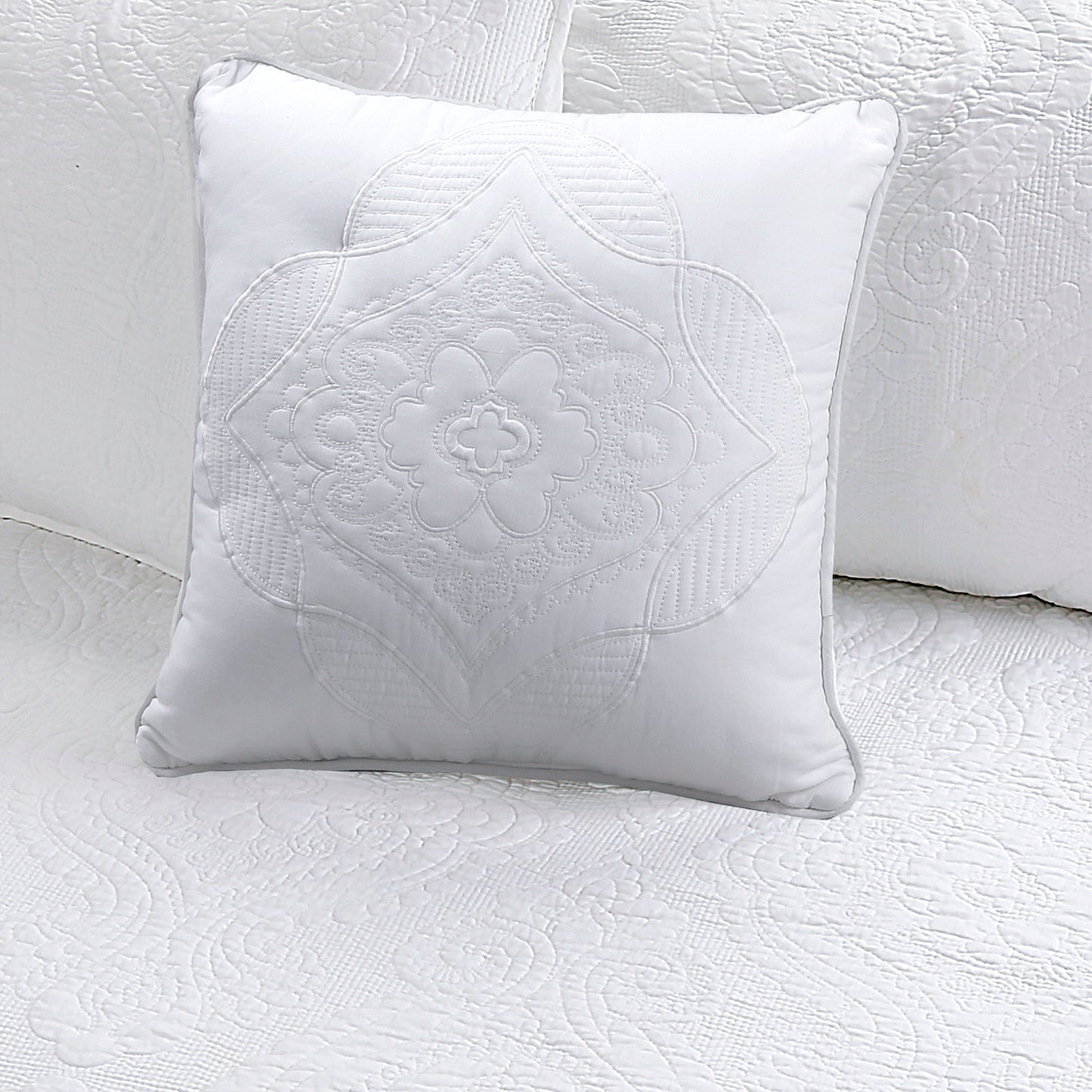 Solid White Chic Brocade Matelassé Medallion Floral Cotton Reversible Quilt Bedding Set