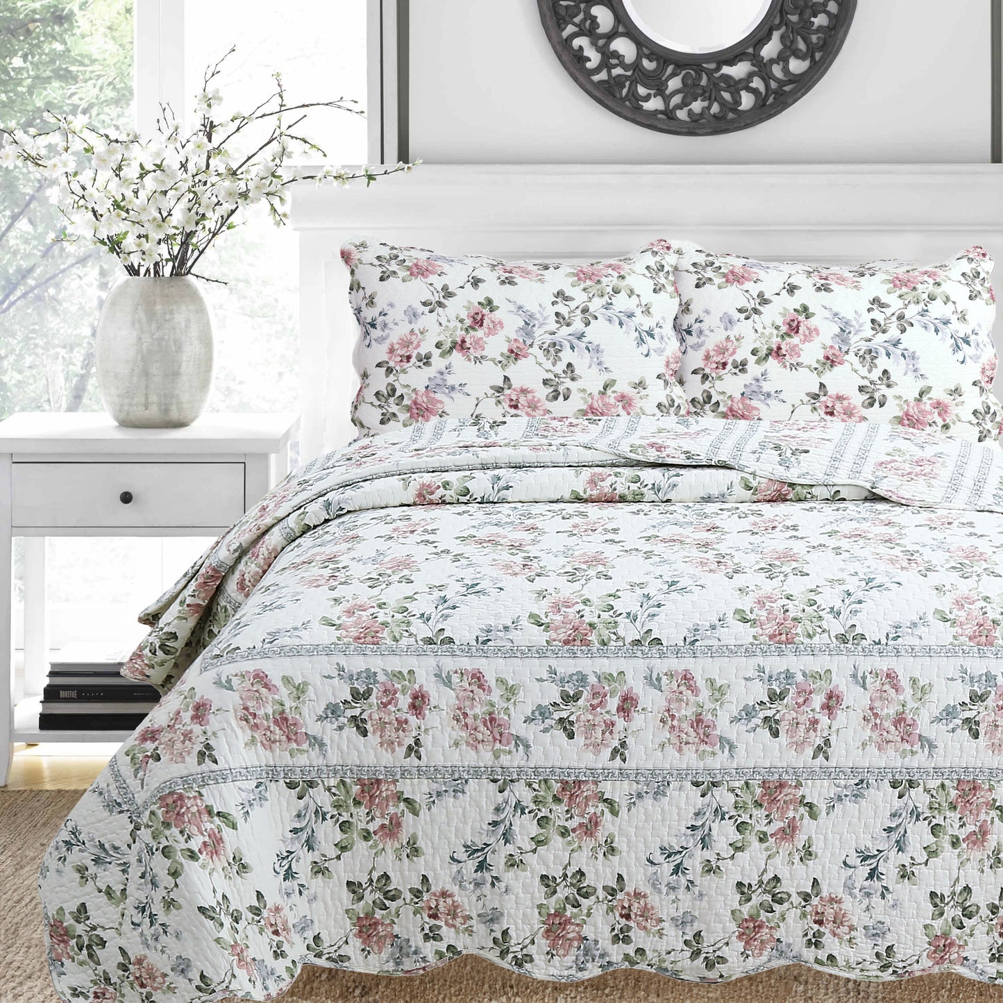 Centers Floral Print Garden Scalloped Edge 3-Piece Cotton Reversible Quilt Bedding Set