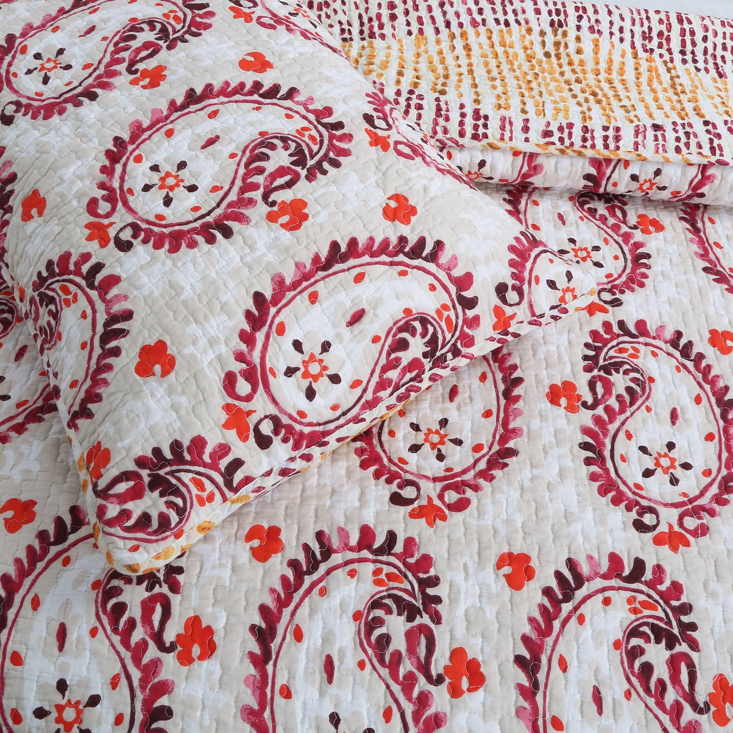 Elamin Paisley Red Queen 3-Piece Reversible Quilt Bedding Set
