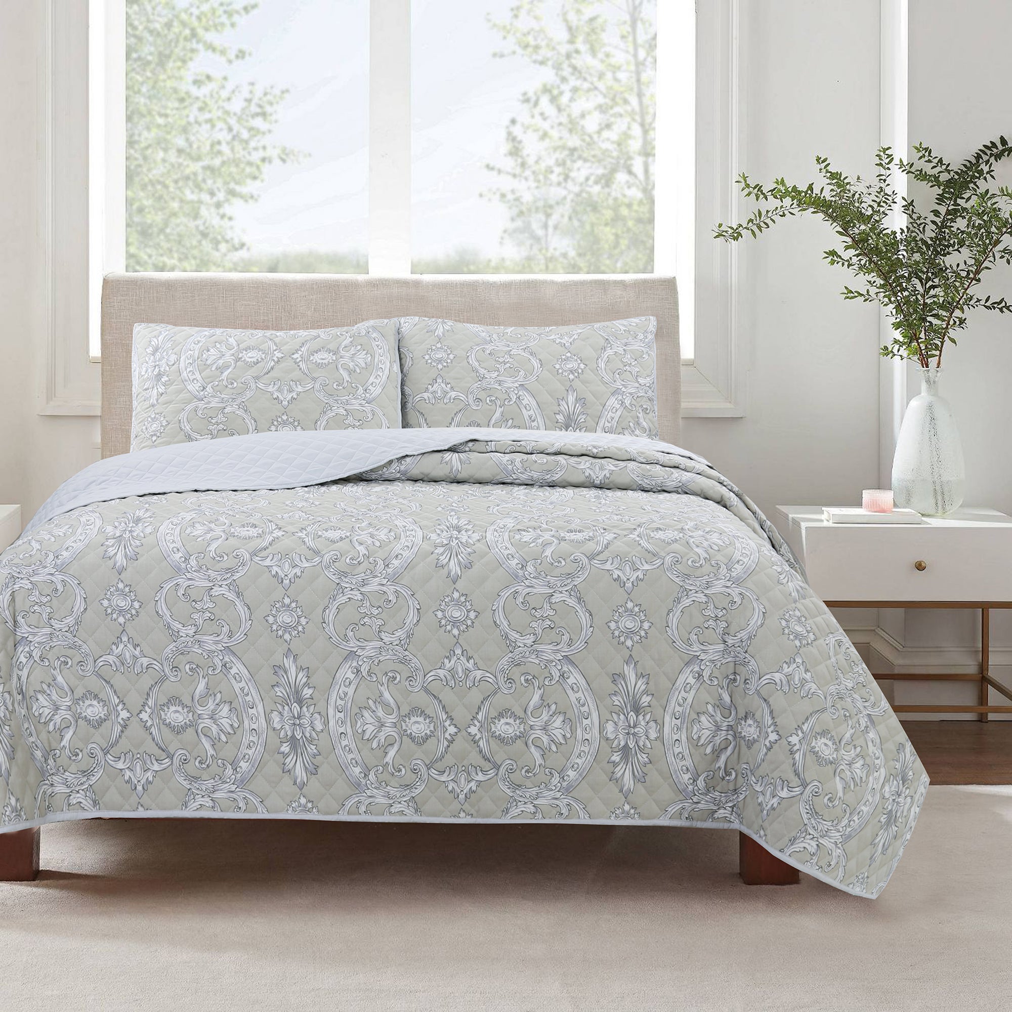 Gray Taupe Floral Majesty Medallion 3 Piece Reversible Quilt