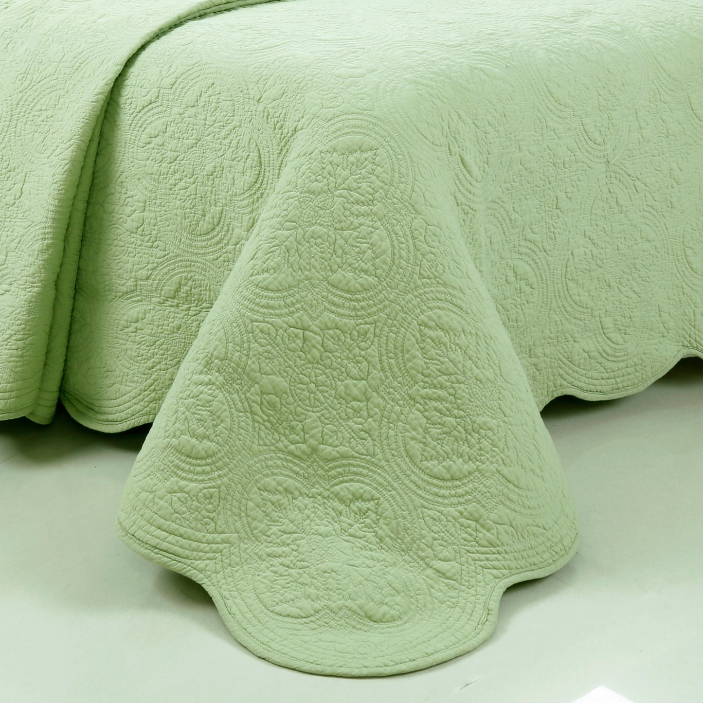 Serenity Green Victorian Scalloped Medallion Floral Pure Solid Cotton Reversible Quilt Bedding Set