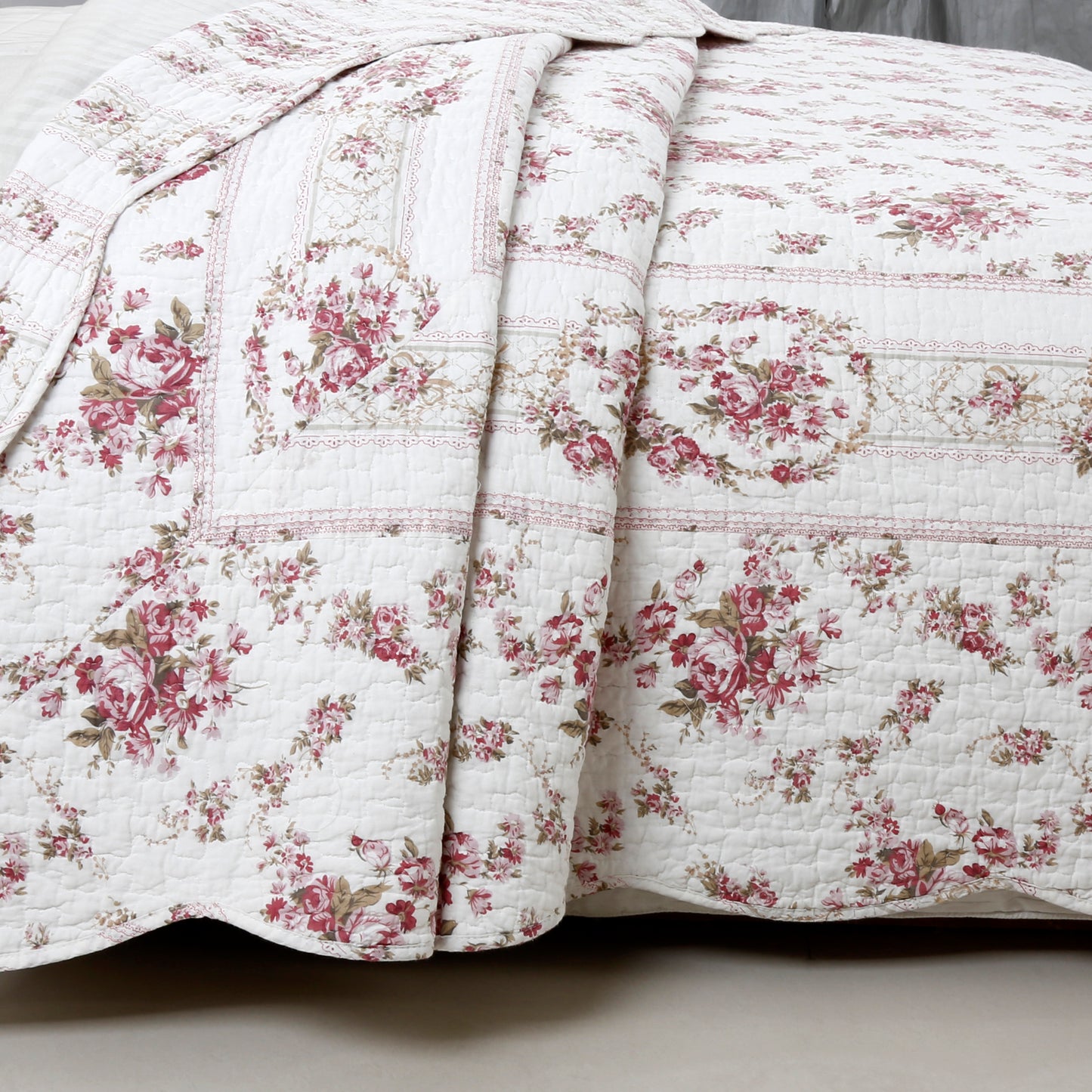 Shabby Chic Vintage Floral Rose Garden Scalloped Cotton Reversible Quilt Bedding Set