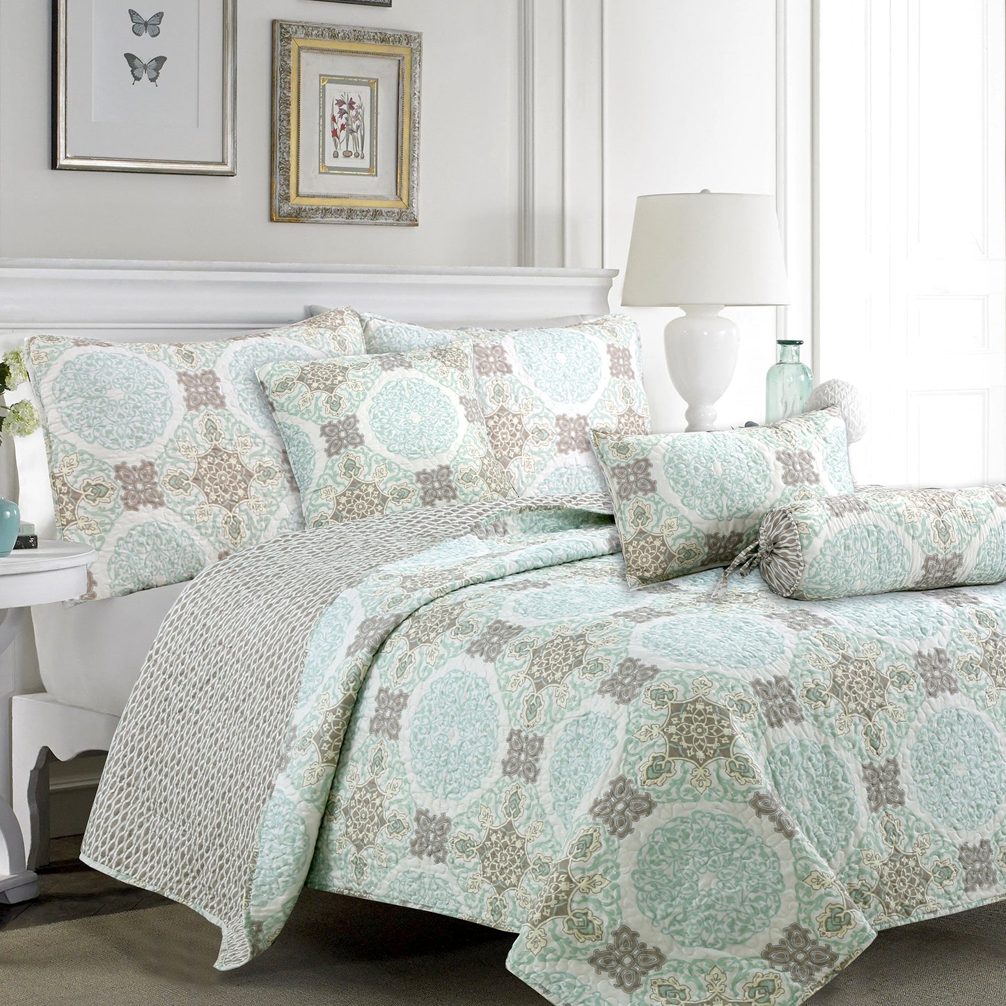 Light Green Damask 3-Piece Reversible Quilt Bedding Set